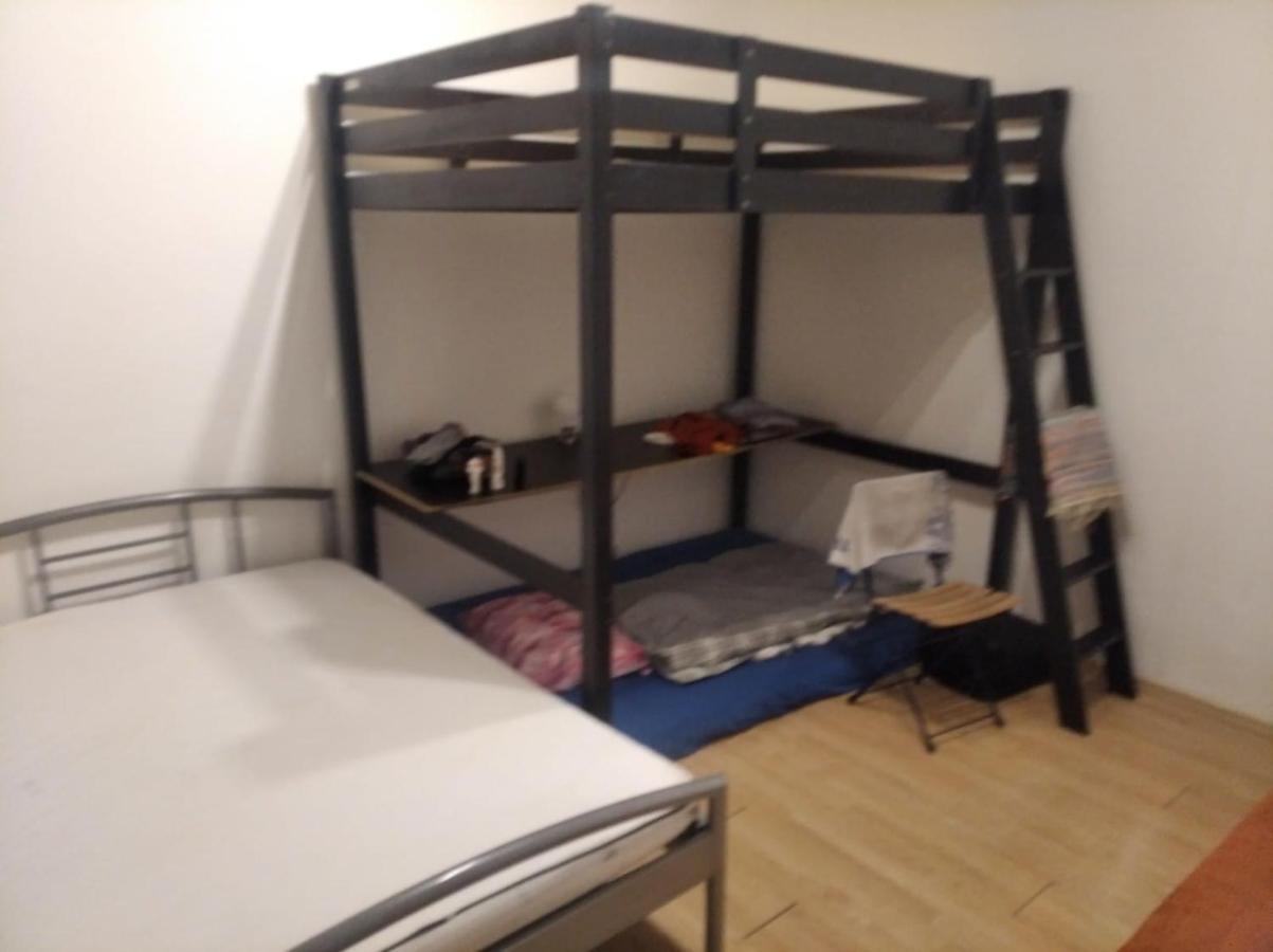 Economy Flat 18 Minutes From Vaclavske Namesti Прага Екстериор снимка
