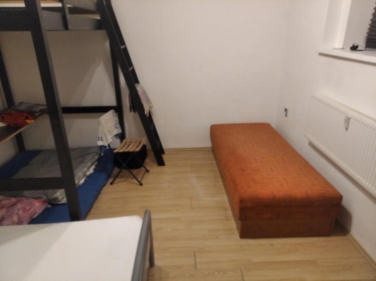 Economy Flat 18 Minutes From Vaclavske Namesti Прага Екстериор снимка